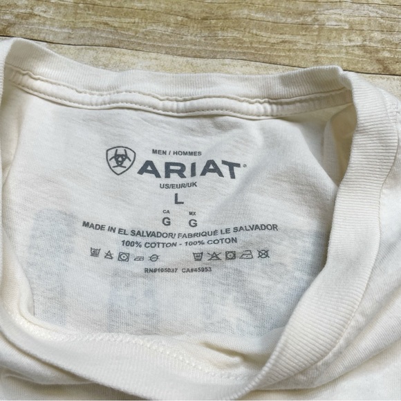 Ariat Men’s Off White Logo Short Sleeve T-Shirt - Picture 5 of 5